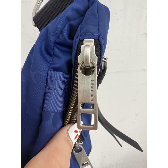 Lululemon Crossbody Bag Womens Adjustable Strap Festival Purse Shadow wrap Blue - Picture 4 of 12